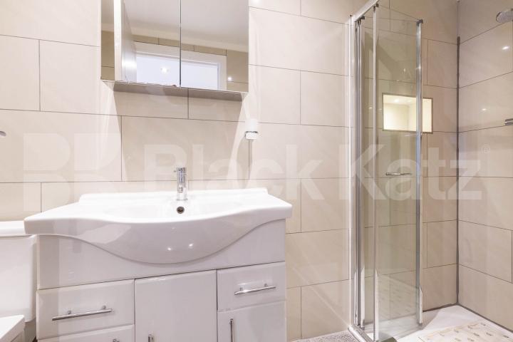 Modern Apartment Cadogan Gardens, Chelsea